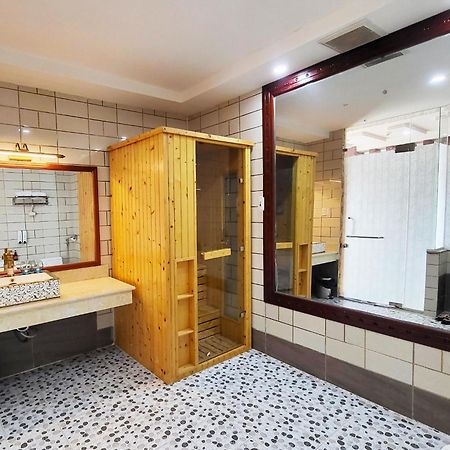 Khách Sạn Hoàng Sơn Cần Thơ Extérieur photo